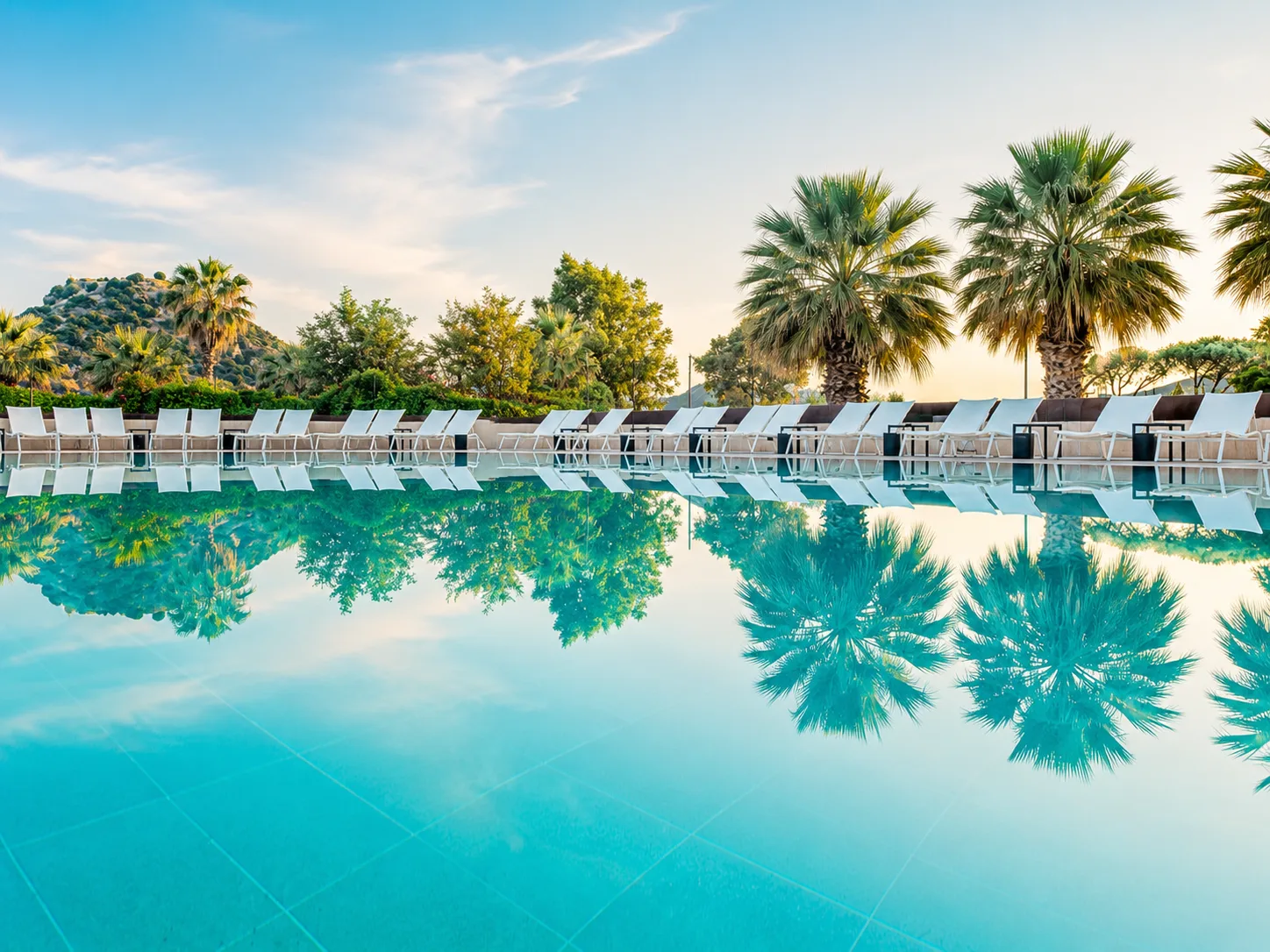 Muup Resort gece havuz ve tesis atmosferi