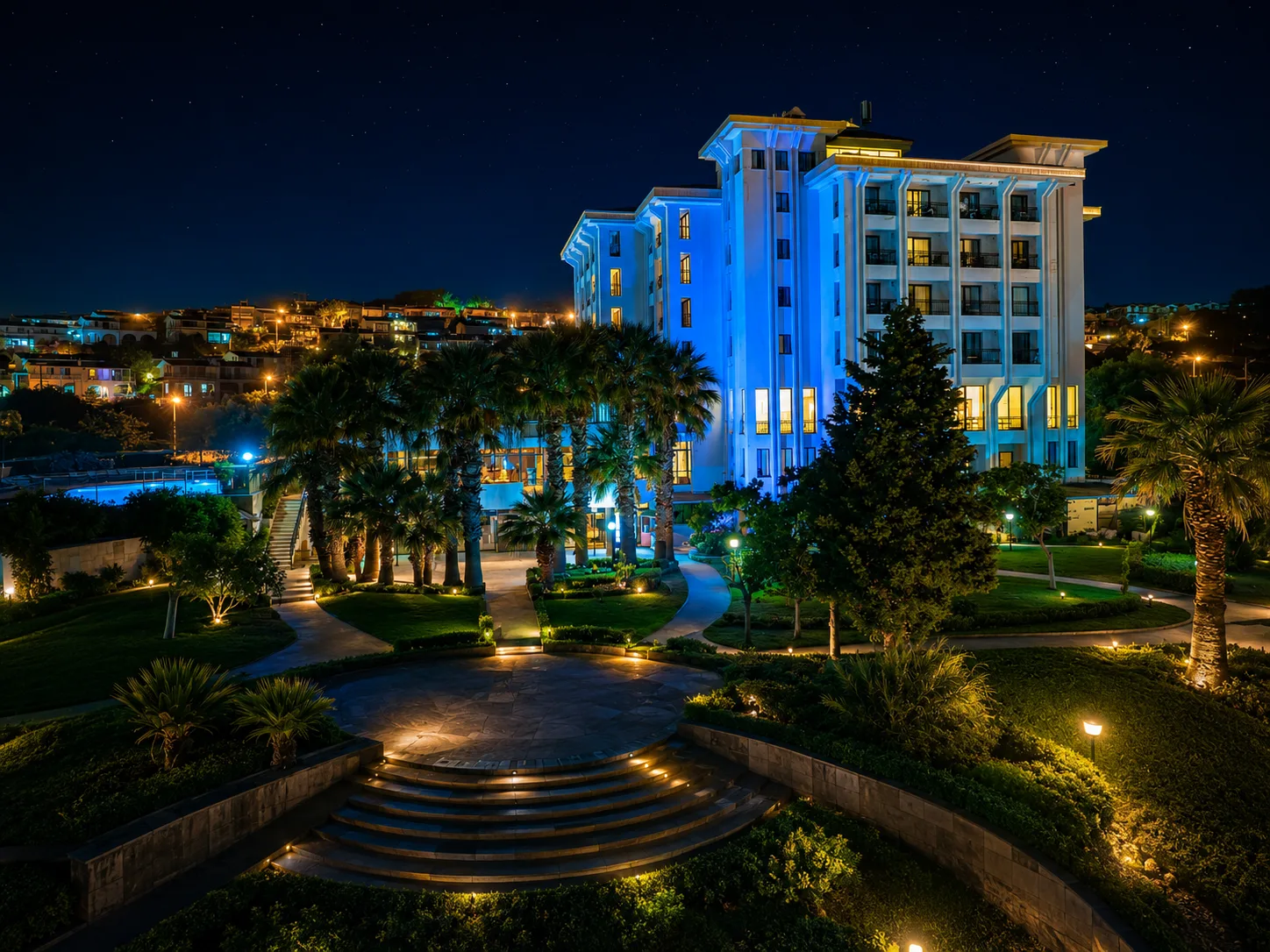 Muup Resort gün batımında havuz